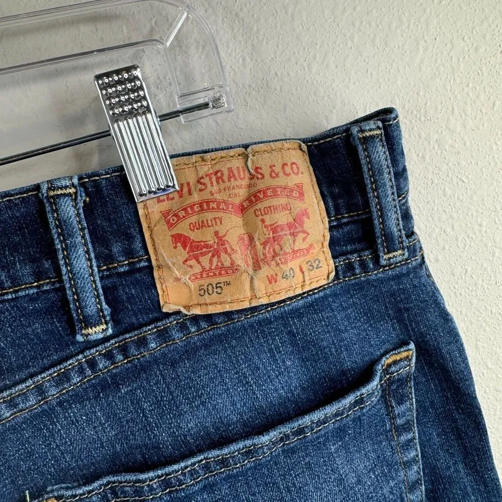 Levi's 505 Jeans Mens‎ Size 40x32 Medium Wash Whiskered Straight Denim